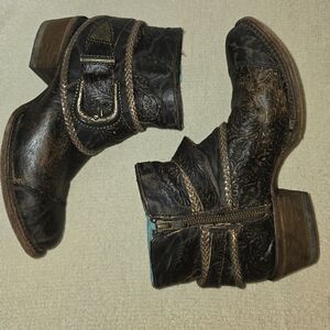 Corral Distressed Embossed Brown Leather Ankle Boots size 8.5